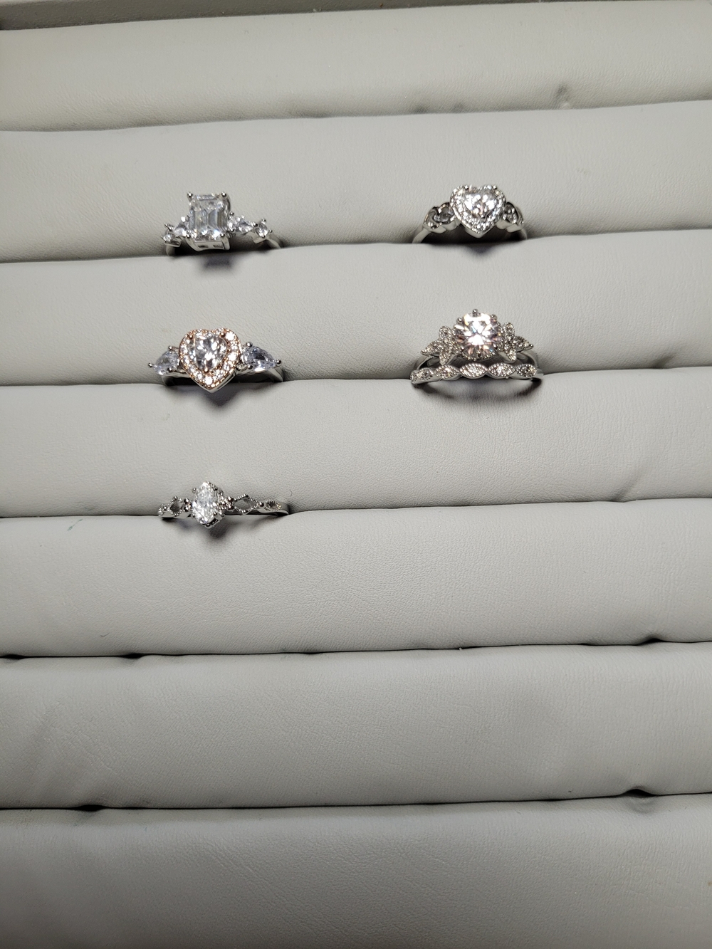 5 Moissanite Women's Rings Size 7 New, Never Worn
